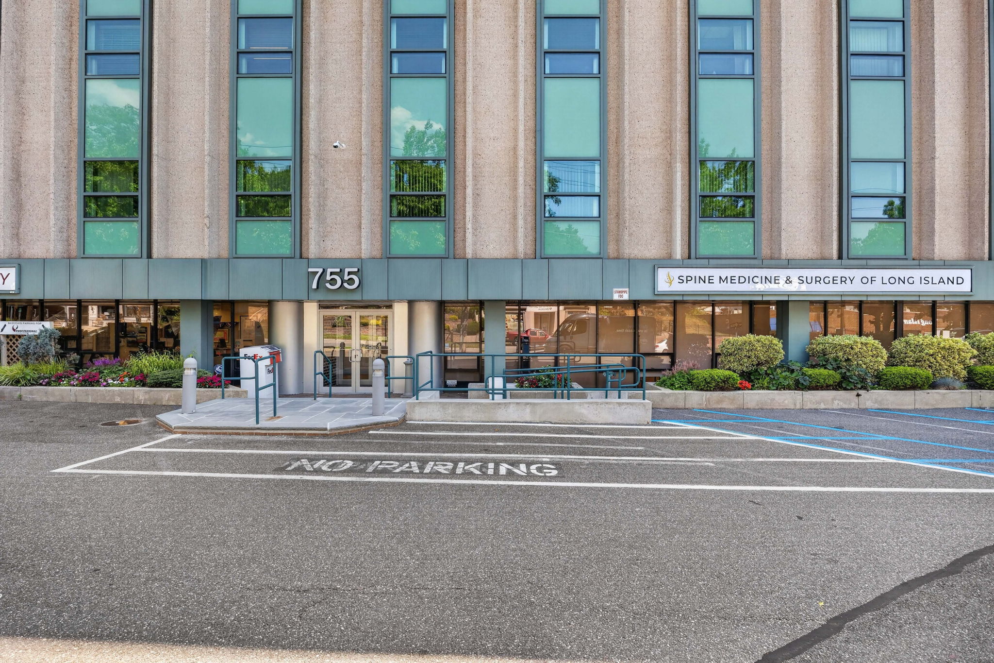 New York Avenue entrance and accessible approach