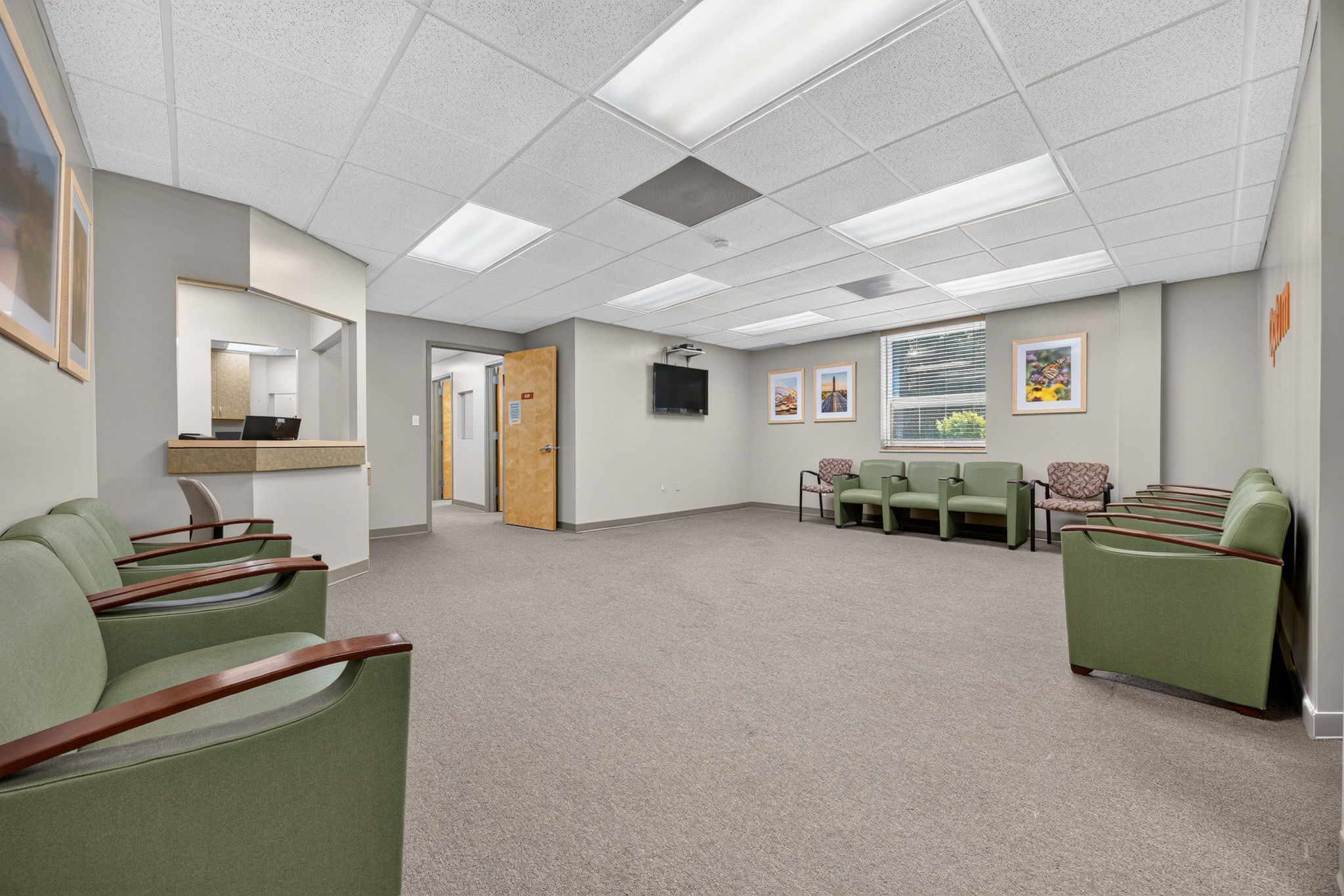Large furnished waiting room in Suite 309